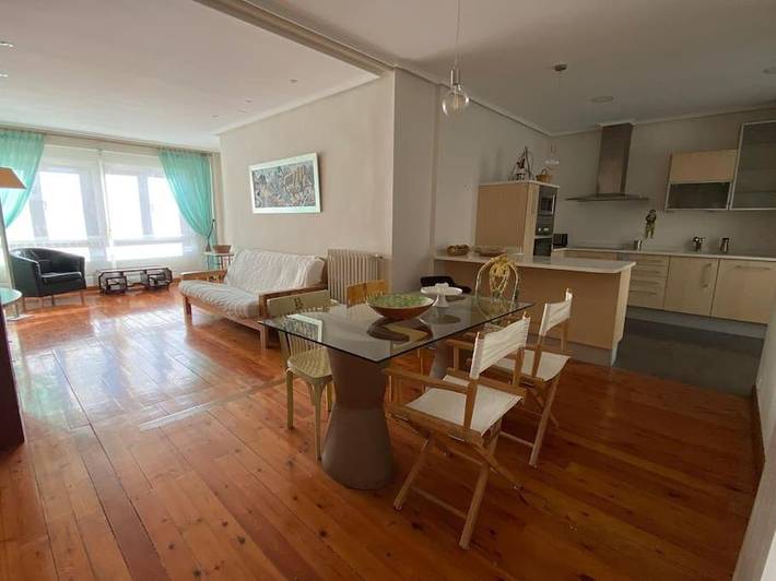 Location de vacances pour 5 personnes, avec balcon ainsi que jardin et vue à Saragosse