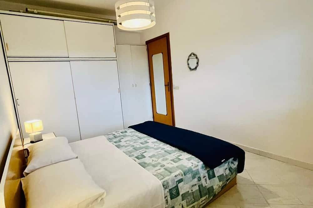 Entire apartment, Vacation House Sileno Beach Giardini Naxos just 150 meters from the sea and the center in Chianchitta-Pallio, Giardini-Naxos