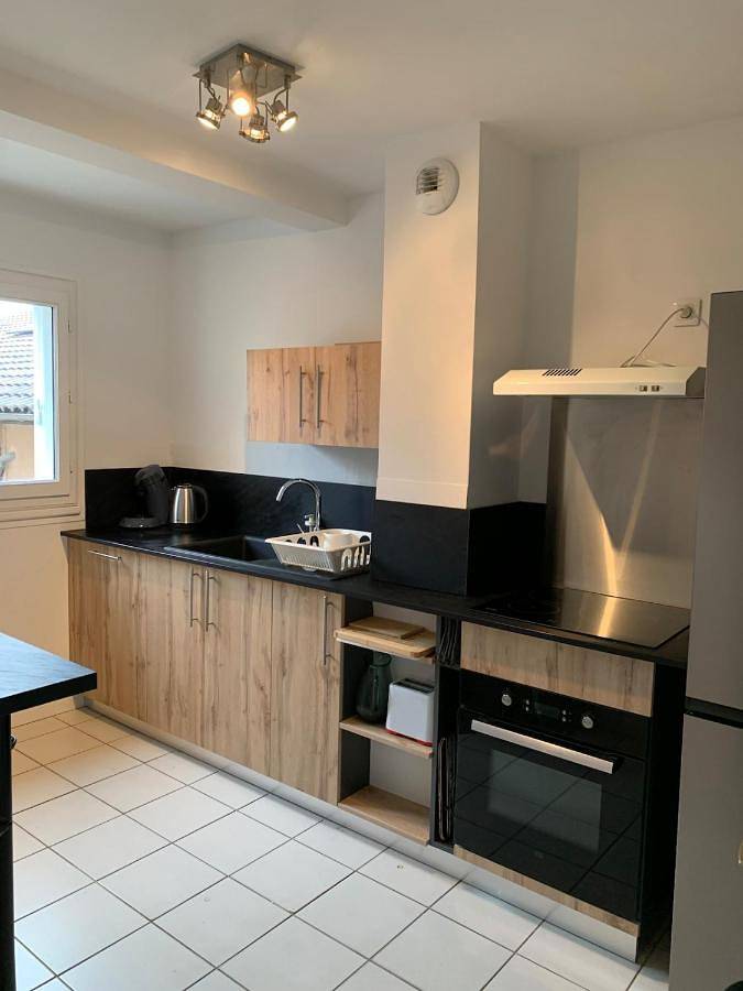 Appartement entier, Appartement au coeur du village au rez de chaussée in Castéra-Verduzan, Gers