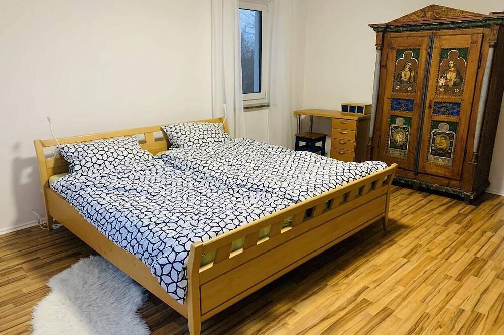 Ganze Wohnung, Ferienwohnung in Alleinlage mit Balkon in Hemau, Ostbayern