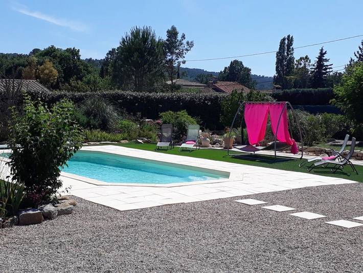 Chambre d’hôte pour 2 personnes, avec Terrasse et Jardin ainsi que Piscine et Vue à Tourrettes