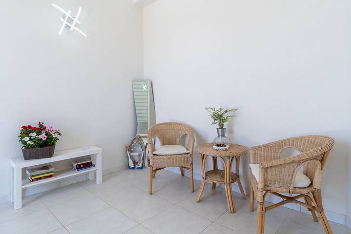 Entire apartment, Apartment 'Incenso' with Shared Garden and Air Conditioning in Noto region, Syracuse Province