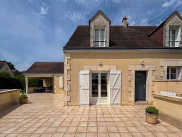 Gîte pour 8 personnes, avec terrasse à Faverolles