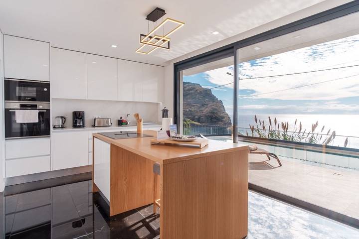 Location de vacances pour 6 personnes, avec piscine ainsi que balcon et jardin à Ribeira Brava - 2