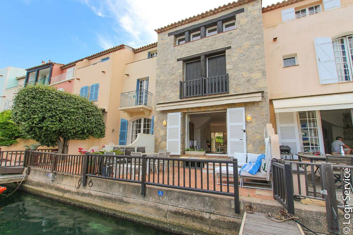 Apartamento vacacional entero, "Fisherman" house with 10 m mooring & solarium in Port Grimaud, Grimaud
