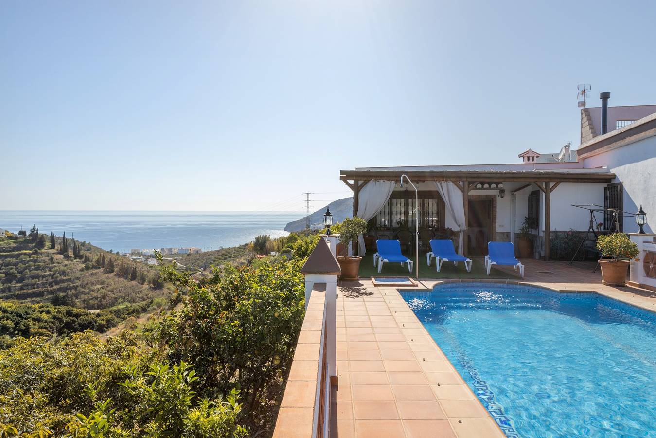 Villa 'Camarón' met zeezicht, wifi en airconditioning in Almuñecar, Cordillera Penibética