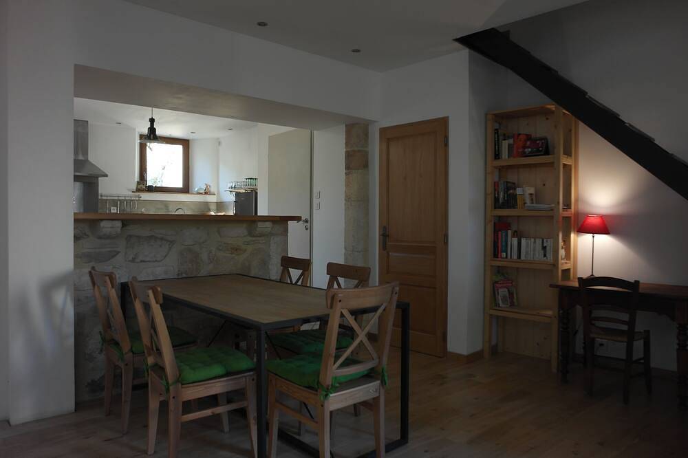 Maison de village avec petite cour intérieure in Viviers, Privas (arrondissement)