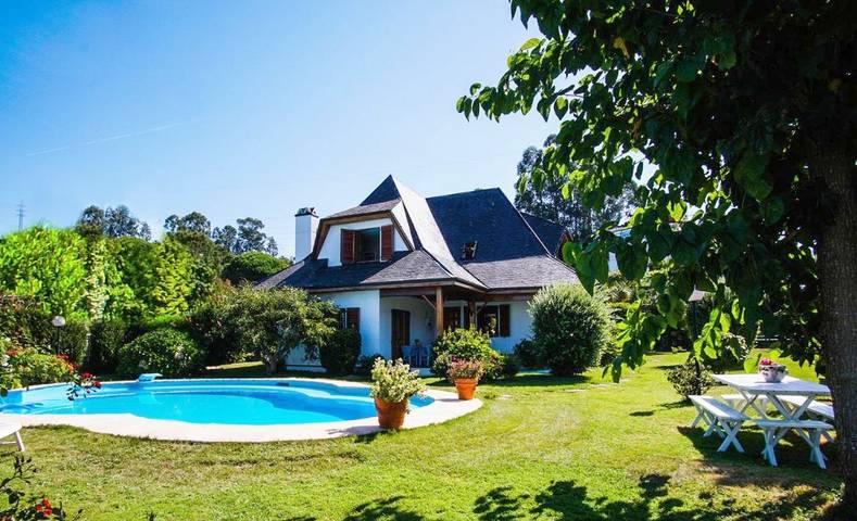 Ferienhaus für 5 Personen, mit Terrasse und Garten sowie Pool und Ausblick