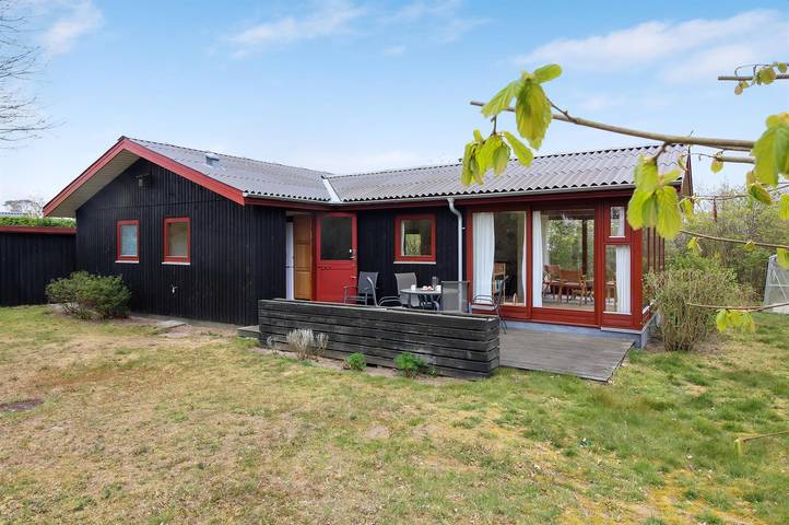 Ferieudlejning for 4 personer, med terrasse og have, husdyr tilladt i Rude Strand