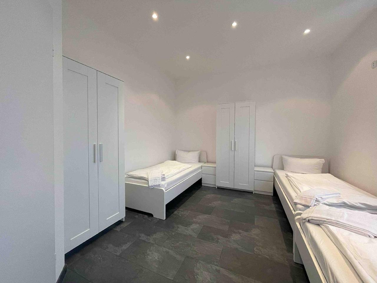 Ganze Ferienwohnung, R111 Große Moderne Monteurwohnung in Regensburg, Ostbayern