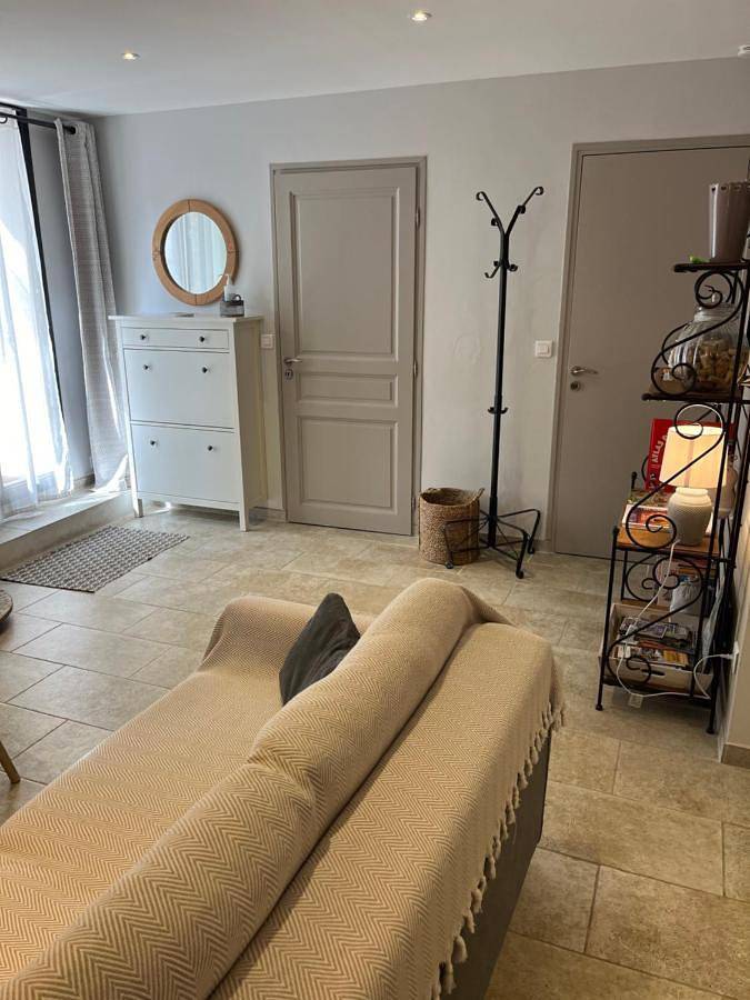 Appartement entier, Apartment in Céreste, Parc naturel régional du Luberon