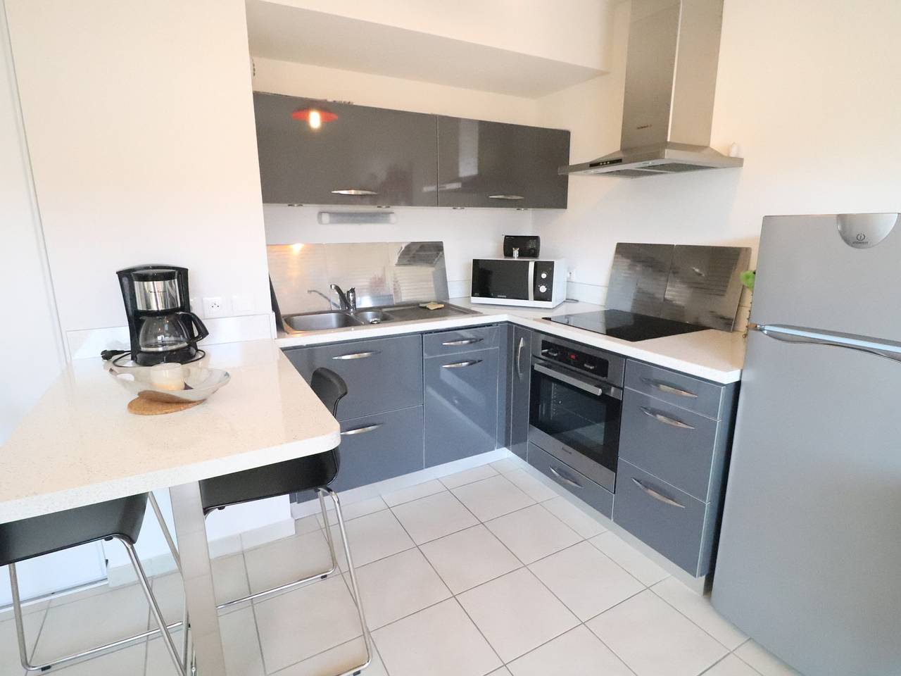 Entire apartment, 2-Room Apt in Sète with Terrace and Garage in Sete, Mediterranean Coast (France)