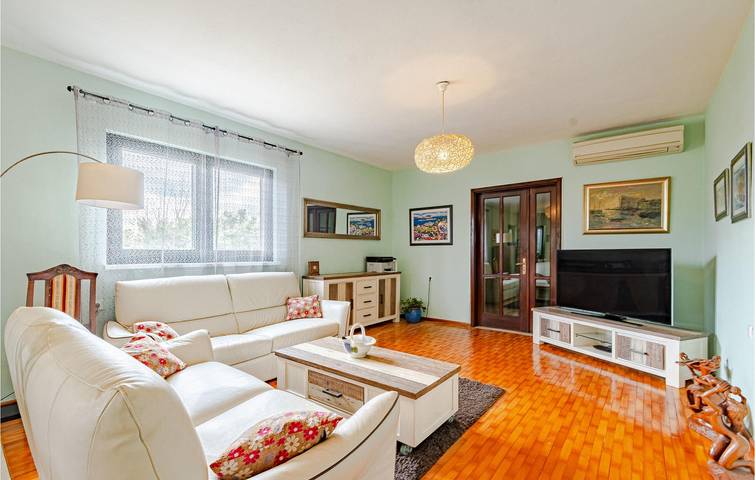 Ganze Ferienwohnung, Urlaub am Meer: 2-Zimmer-Wohnung mit Terrasse und Parkplatz, 200 m vom Strand entfernt in Račišće (Dalmatien), Korcula