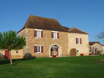 Gîte pour 6 personnes, avec jardin ainsi que terrasse et piscine, animaux acceptés à Vergt