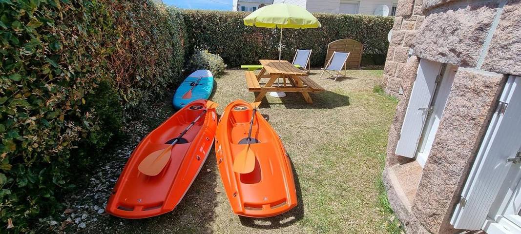 Location de vacances pour 9 personnes, avec vue ainsi que terrasse et jardin, animaux acceptés dans Plage De La Greve Des Cures Tregastel - 4