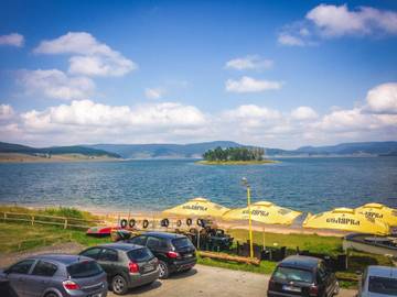 Villa für 10 Personen, mit Garten und Terrasse sowie Seeblick, kinderfreundlich in Bulgarien