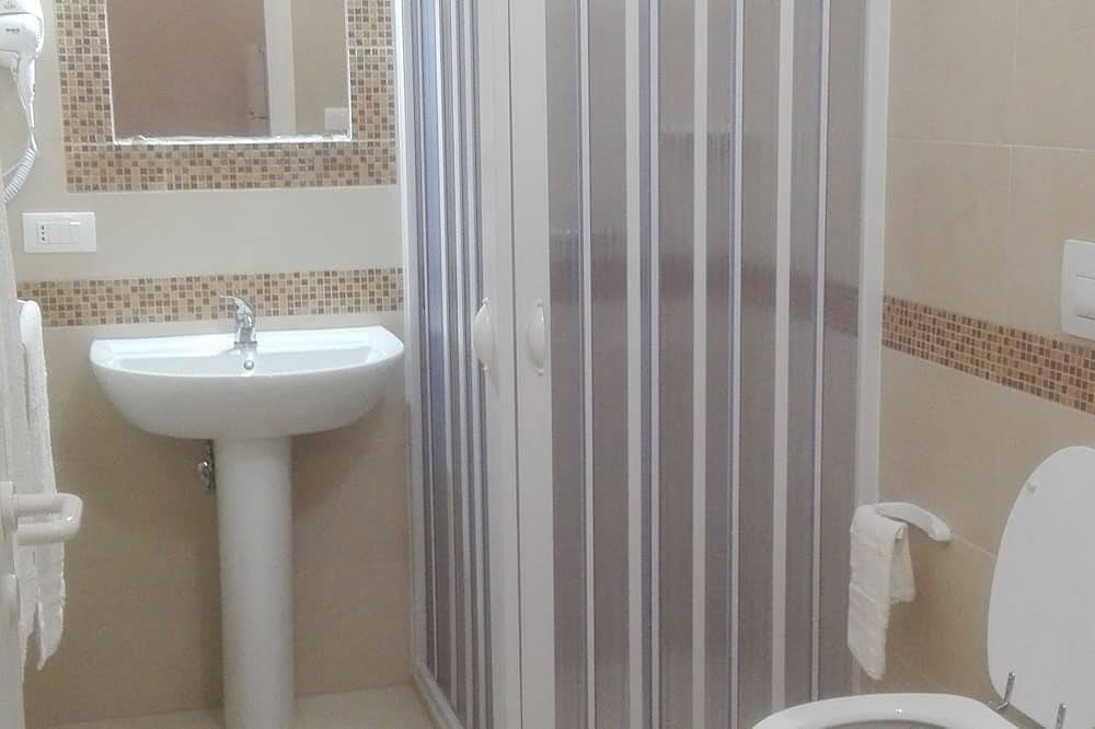 Ganze Wohnung, Accommodation at 50 meters. from the sea, 5 minutes from Gallipoli and the Maldives of Salento. in Torre Suda, Racale