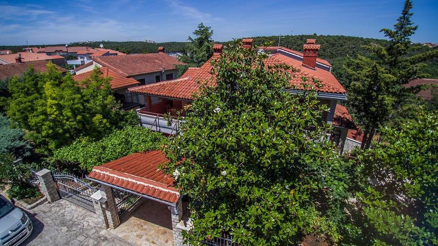 Ferienwohnung für 4 Personen, mit Balkon und Garten in Banjole