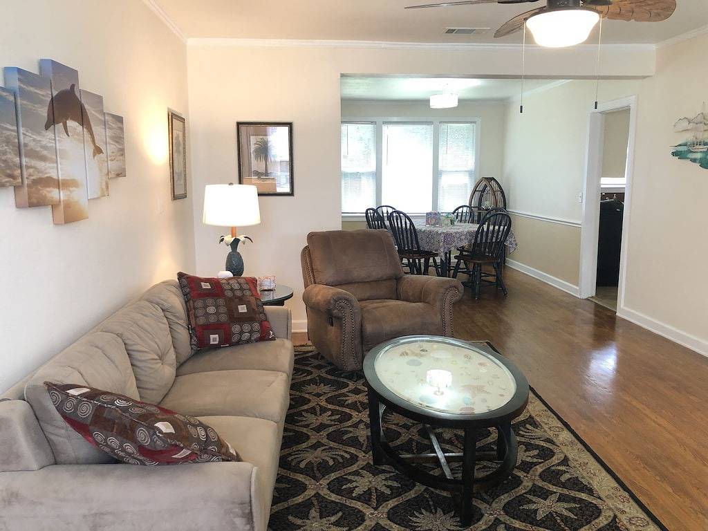 Dolphina House-East Hill! 9 Miles from Pensacola Beach! Dog Friendly! in Pensacola, Emerald Coast