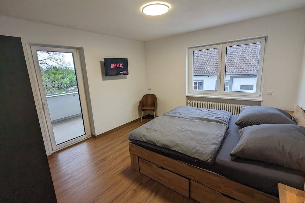 Ganze Wohnung, Ferienwohnung 2.0g- 70 qm - mit Balkon - Dirket am Bahnhof in Europa-Park, Ringsheim