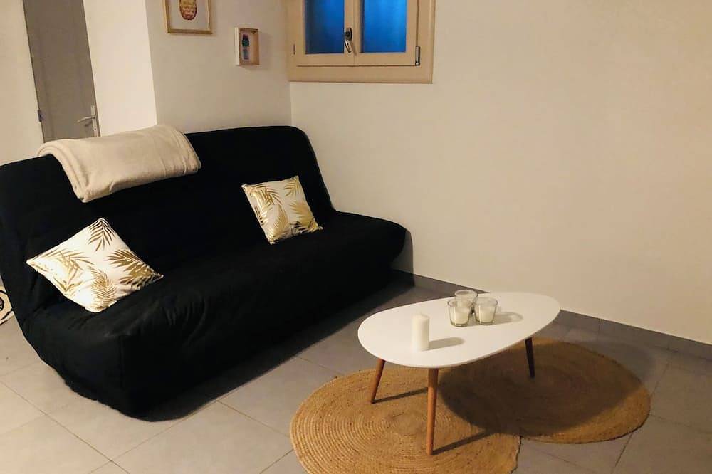 Appartement entier, Appartement paisible avec piscine privée in Salinelles, Côte méditerranéenne (France)