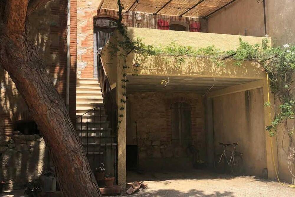 Mas almes - St-Hippolyte in Saint-Hippolyte (Languedoc-Roussillon), Côte d'Améthyste