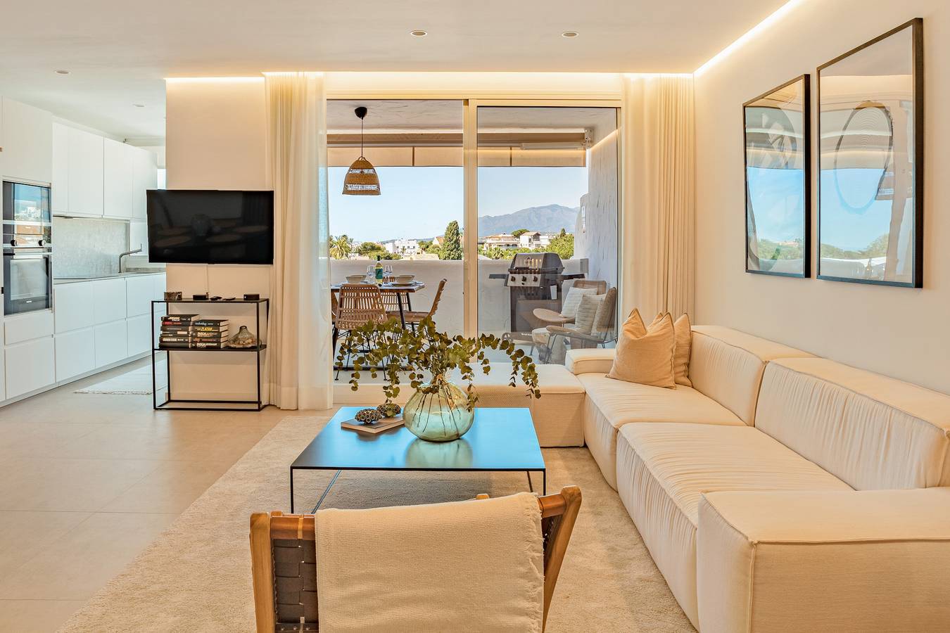 Apartamento inteiro, Apartamento 'Alexy' com vista mar, Wi-Fi e ar condicionado in Marbella West, Marbella