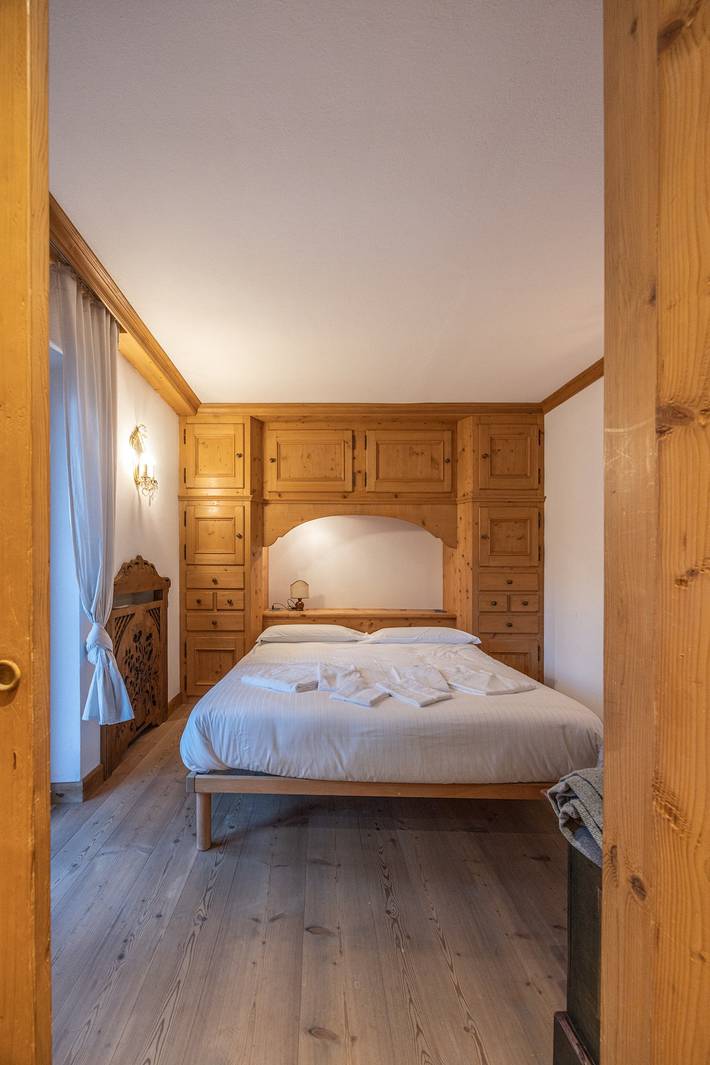 Entire apartment, Casa Ampezzo, in centro con balcone e parcheggio in Cortina d'Ampezzo, Dolomiti Superski