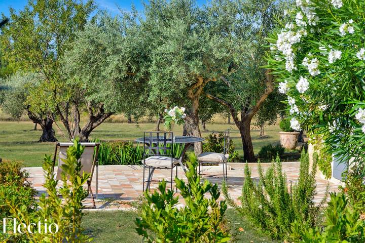 Entire apartment, Appartement I Bastide La Gravière I Pool & Garden in Lourmarin, Parc naturel régional du Luberon