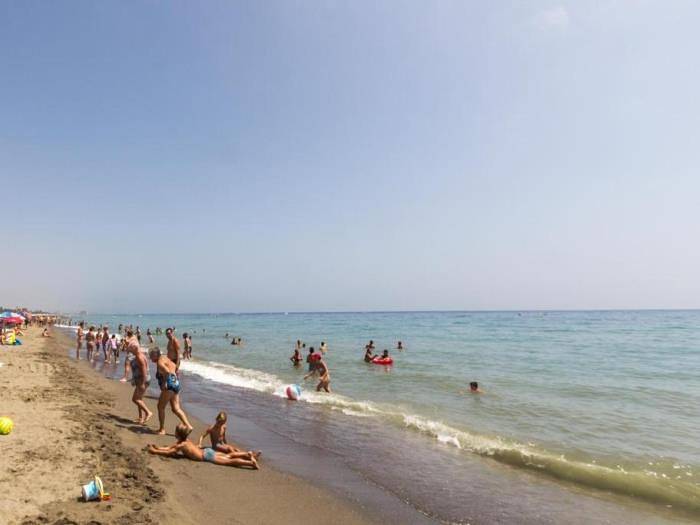 Apartamento para 6 personas, con jardín además de terraza y piscina en La Colina Torremolinos