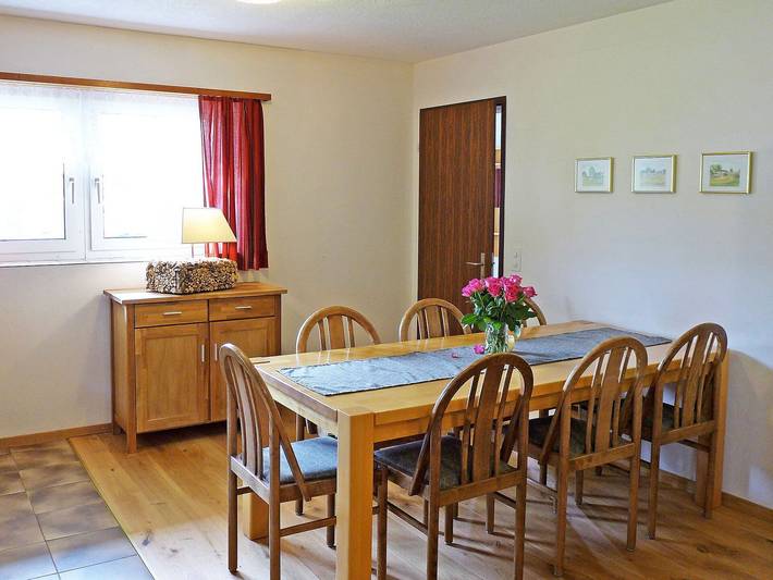 Ferienwohnung für 4 Personen, mit Garten in Surses