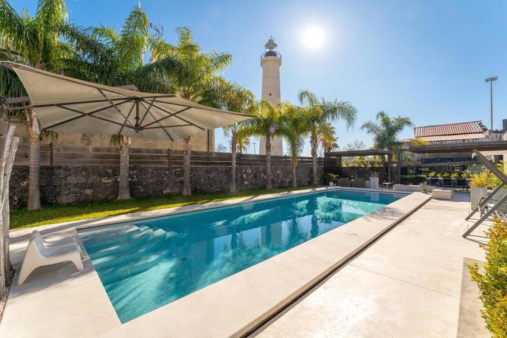 B&b per 3 persone, con Terrazza e Giardino nonché Piscina per bambini e Piscina a Catania