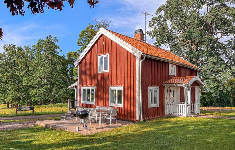 Ferienhaus für 8 Personen, mit Garten, mit Haustier in Östergötland