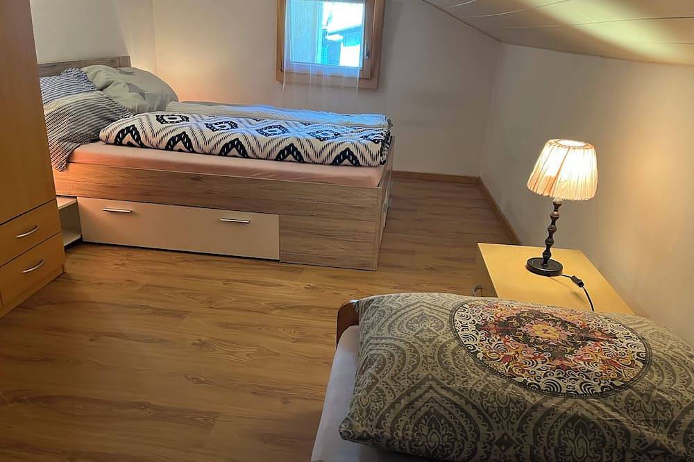 Geheel appartement, Mooi 4 kamer appartement in het oude dorp van Naters voor maximaal 9 gasten in Naters, Brig