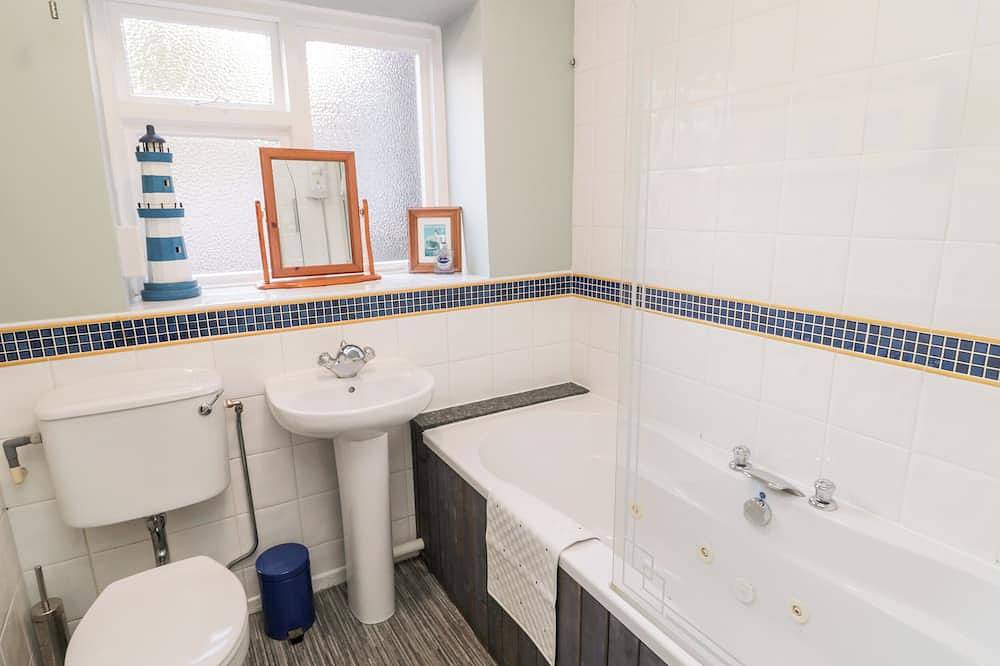 Simonside Apartment, romantic, character holiday cottage in Rothbury in Rothbury, Northumberland National Park