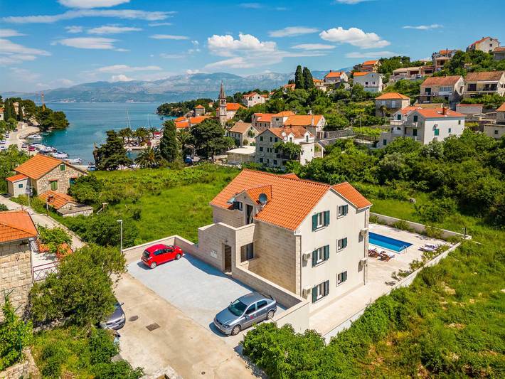 Villa pour 16 personnes, avec piscine et jardin, adapté aux familles à Supetar - 2