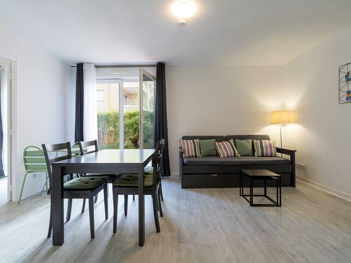 Appartement de vacances pour 4 personnes, avec jardin et piscine