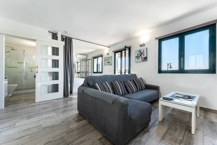 Entire apartment, Holiday Apartment "Las Vistas" with Sea View, Private Terrace & Wi-Fi in Mijas Pueblo, Mijas