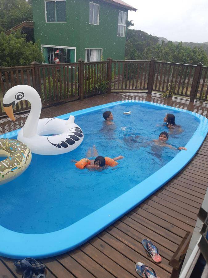 Casas e apartamentos de temporada para 6 pessoas, com piscina e jardim e ainda piscina infantil, com animais de estimação em Ingleses do Rio Vermelho