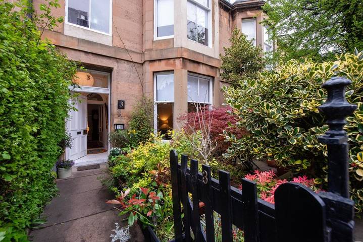 BnB für 6 Personen, mit Terrasse und Ausblick in Edinburgh