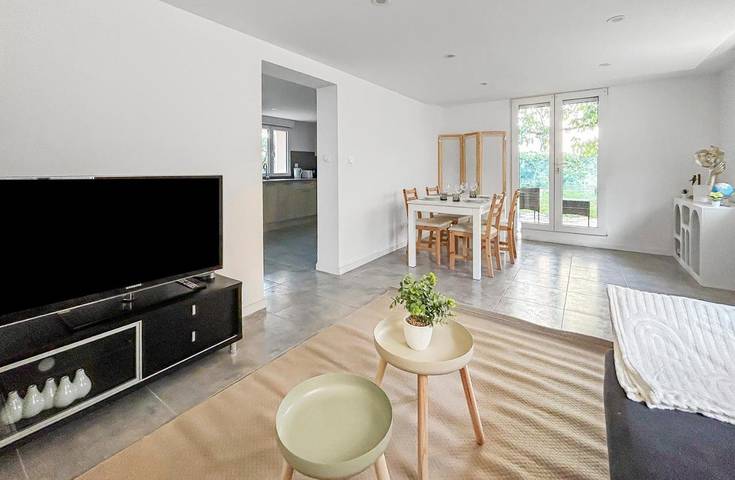 Gîte pour 4 personnes, avec Terrasse et Vue à Saint-Bonnet-de-Mure
