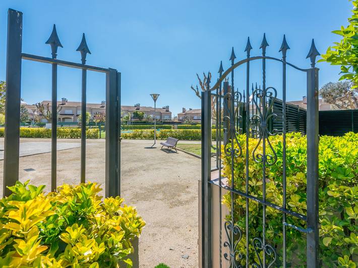 Casa de huéspedes para 8 personas, con jardín además de terraza y piscina en Santa Susana - 2