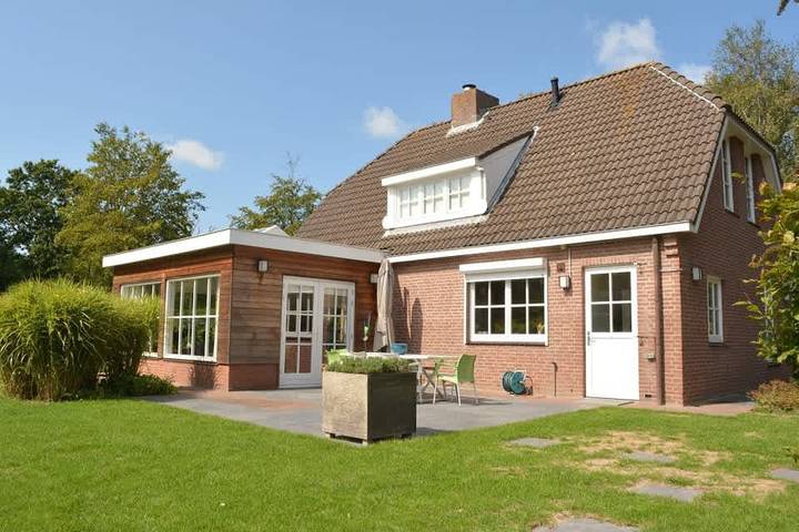 Ferienhaus für 8 Personen, mit Garten in Oostkapelle