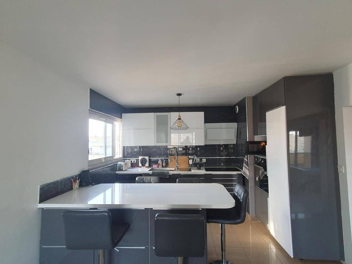Appartement entier, Three-Bedroom Apartment in Épinay-sous-Sénart, Essonne