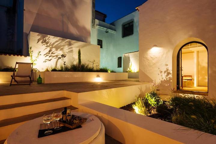 Location de vacances pour 2 personnes, avec Terrasse et Jardin ainsi que Piscine et Vue à Beja