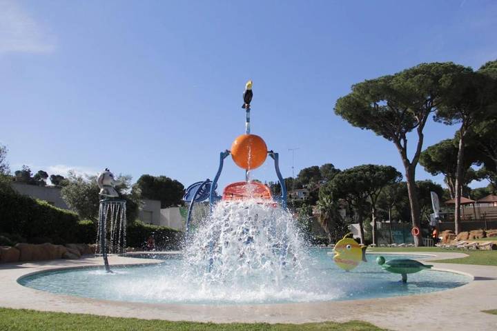 Camping pour 4 personnes, avec Piscine