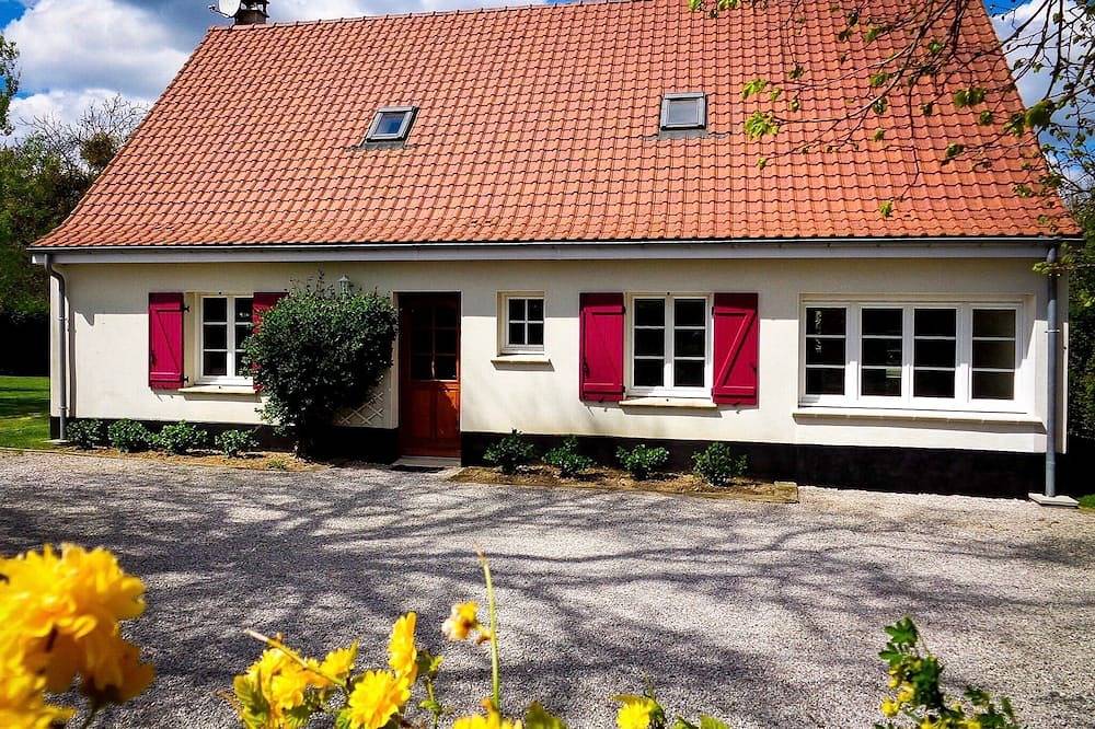 Large detatched holiday home, rural location near the coast. in Tingry, Région de Boulogne-sur-Mer