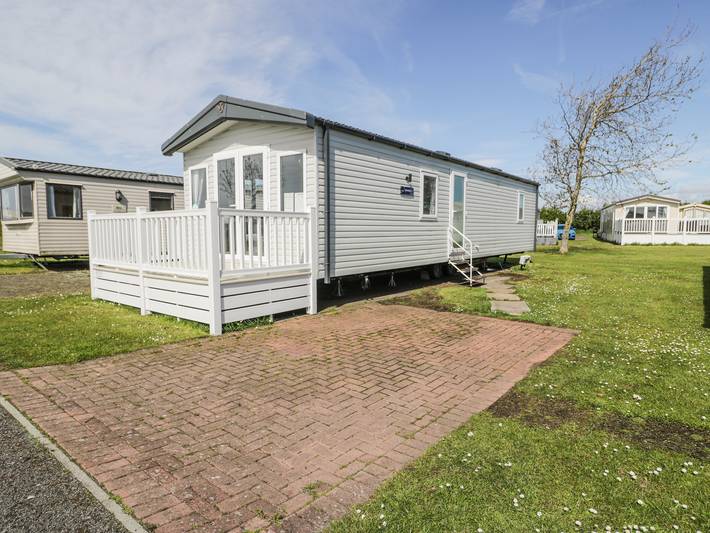 Caravan for 4 people, with garden in Cumbria