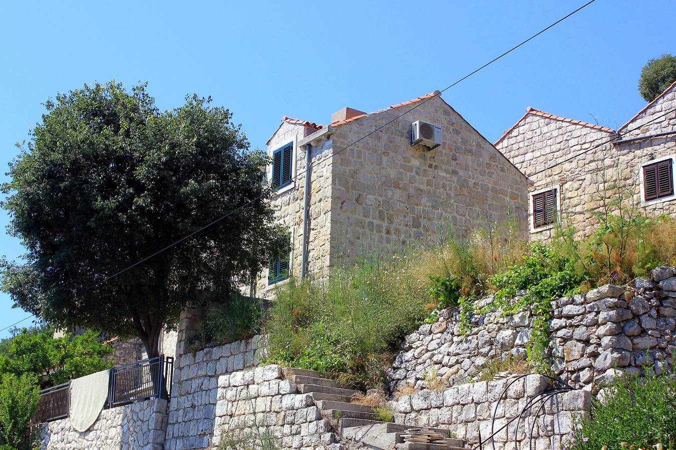 Ganze Wohnung, 1-Zimmer-Ferienwohnung mit Terrasse und Meerblick Sladenovici, Dubrovnik -b in Slano, Dubrovnik-Neretva