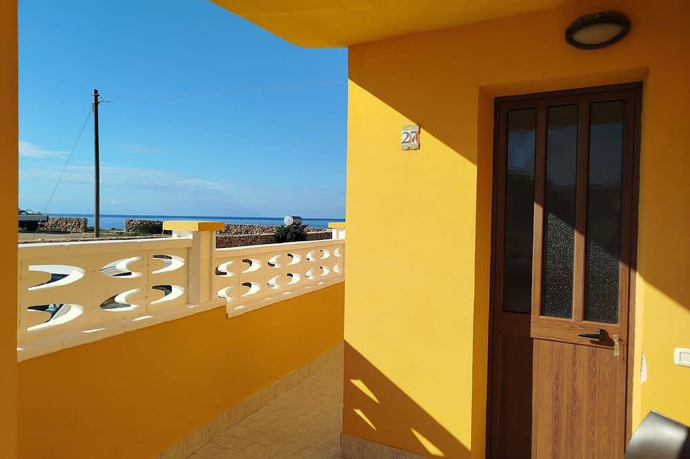 Ganze Wohnung, Apartment 42 is very bright with a sea view in Lampedusa Stadt, Pelagische Inseln